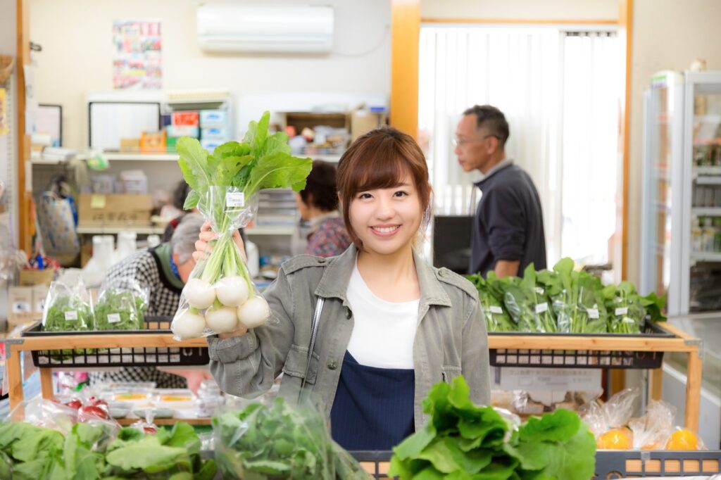 地域活動する女子高生。モデル：河村友歌